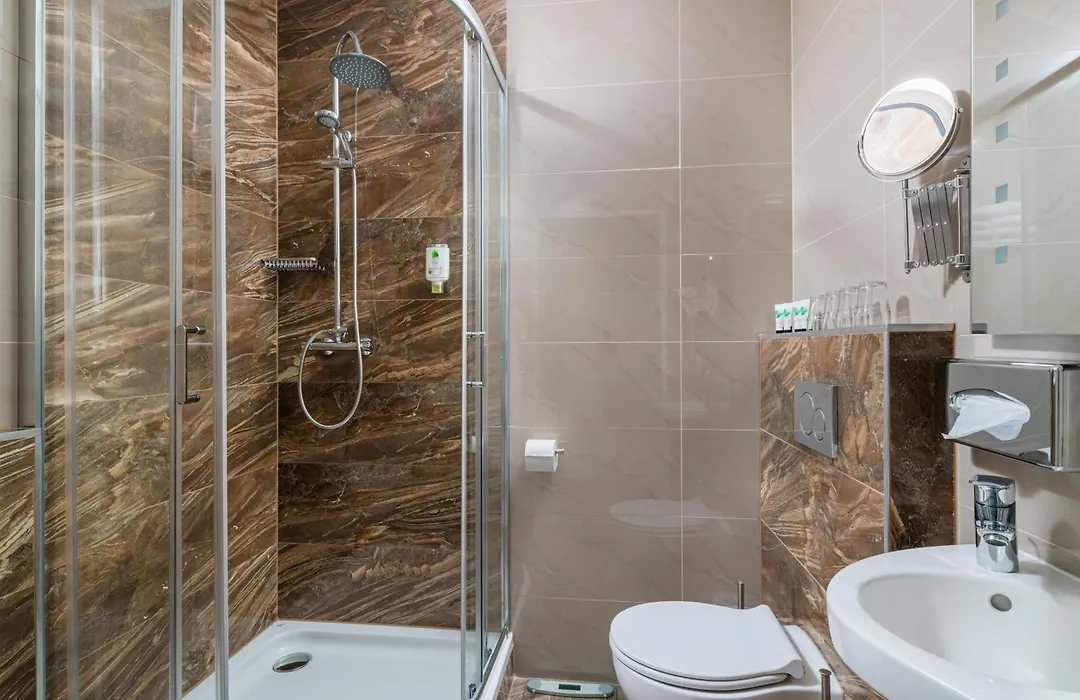 Best Western Plus Celebrity Suites-1