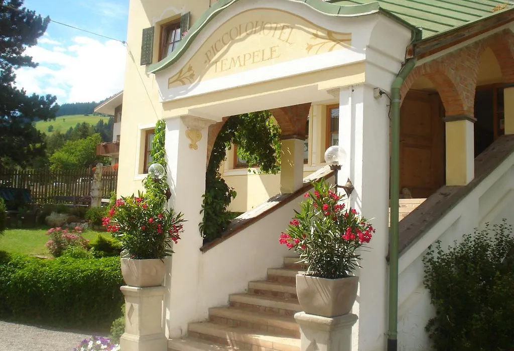 Piccolohotel Tempele Garni-1