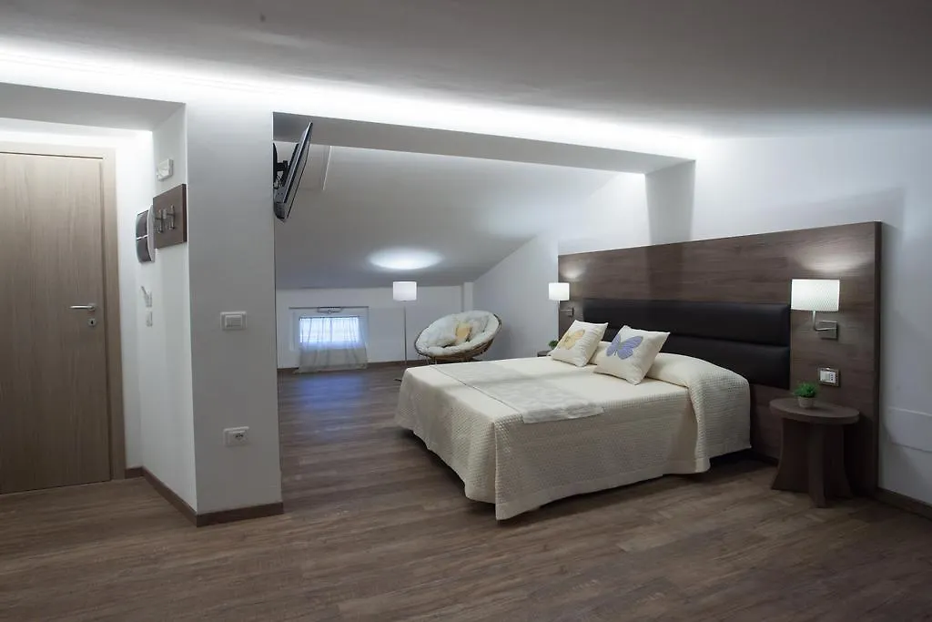 Magnifica Luxury Suites-1