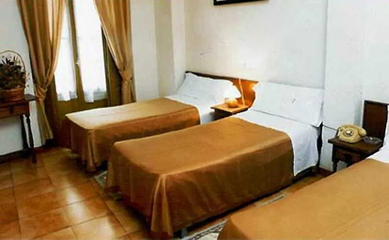 Nuria Hostal-1
