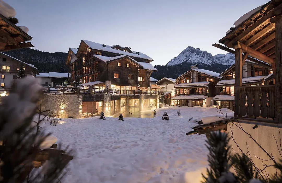 Post Alpina - Family Chalets Dolomites-1