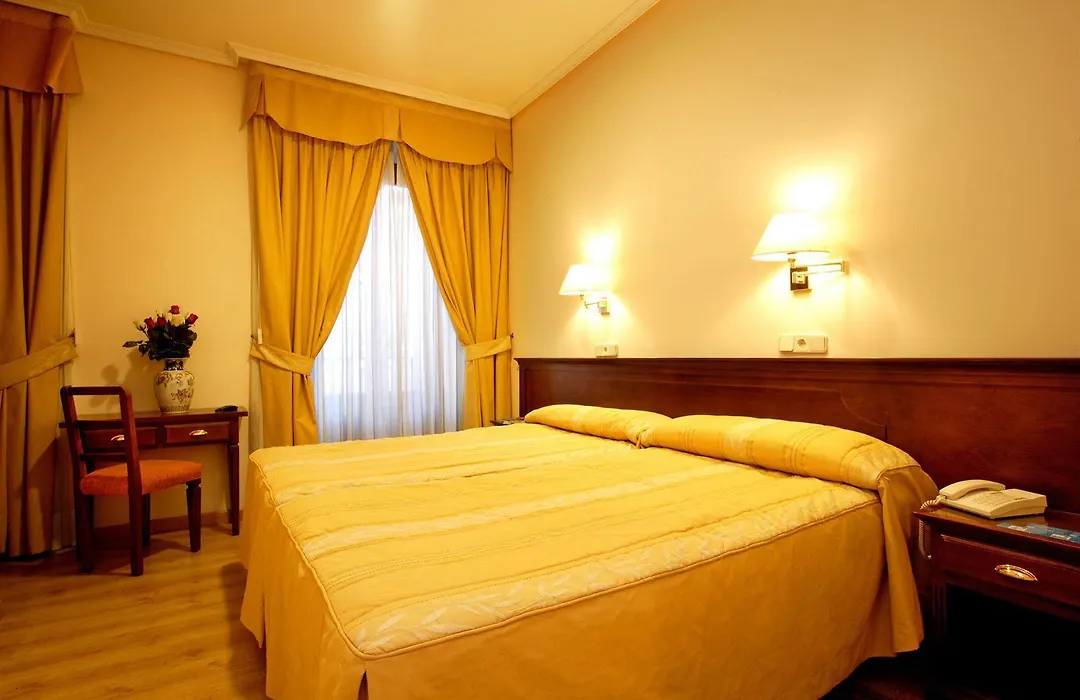 Hostal Sil & Serranos-1