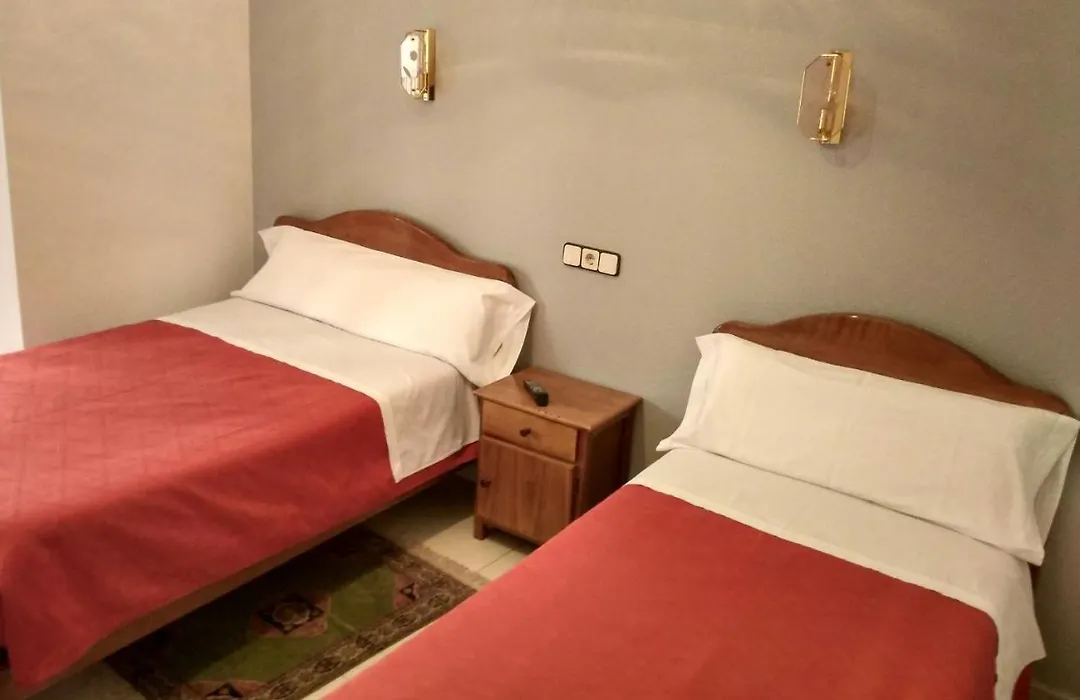 Hostal Gaudi-1
