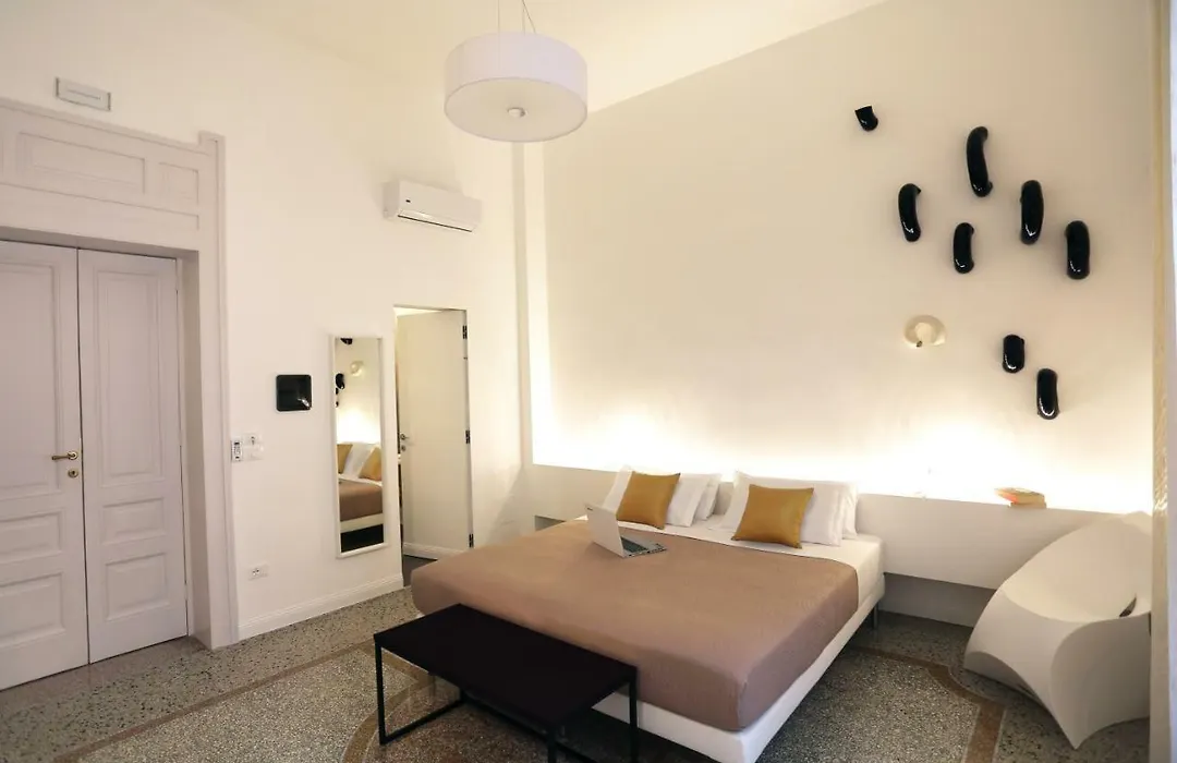 Re Ruggero Rooms-1