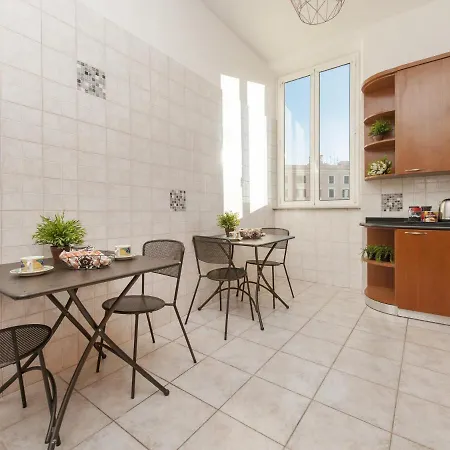 B&B Retro Rooms Termini-3