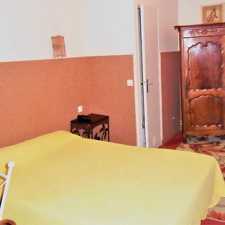 Hotel Des Arceaux-3