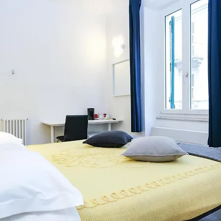 Lia Rooms-2
