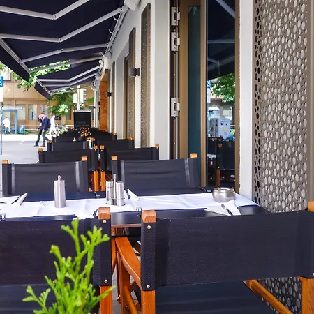 VI Vadi Hotel Bayer 89-3