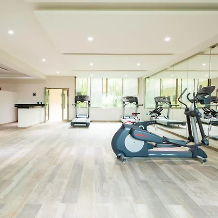 Palmarena Rooms & Residences - Long Stay Comfort With Parking, Sauna, Gym & Pool - Steps From 5Th Avenue-2
