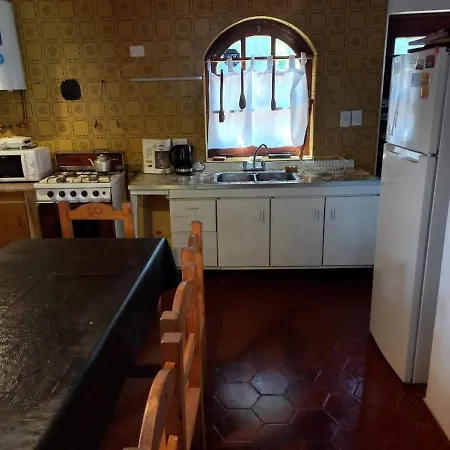 Casa Alpina espaciosa a 2 cuadras del centro de Villa Gesell y a 5 de la playa-2
