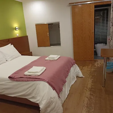 Martim Moniz 28 Guest House-3