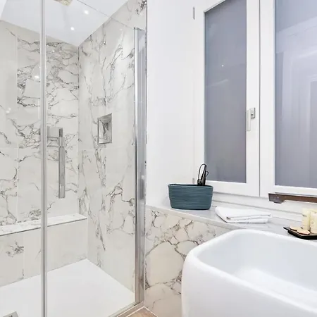 Nelli Rooms Via Biassa-3
