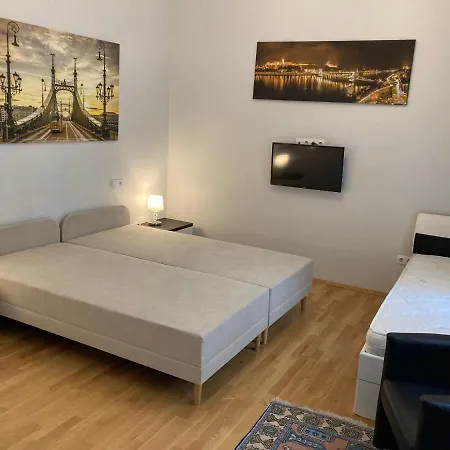 Anabelle Bed And Budapest-3