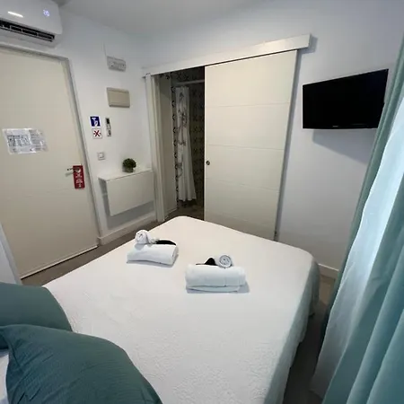 L'Boutique Tarifa Rooms-3