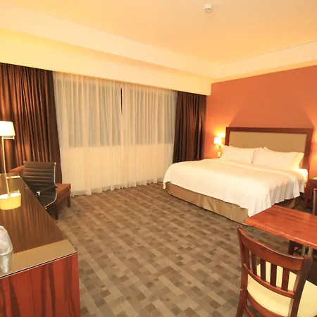 Holiday Inn & Suites Plaza Mayor By Ihg-2