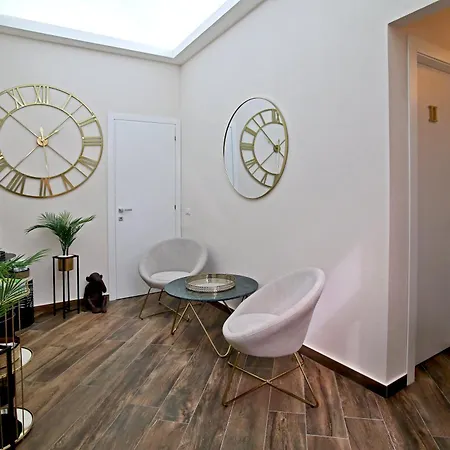Lustru Apartment-3