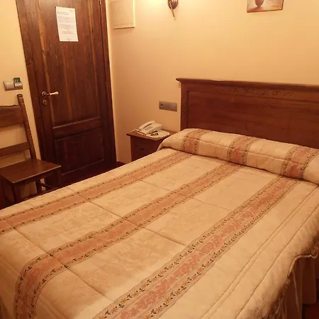 Hostal Virgen De La Encina-3