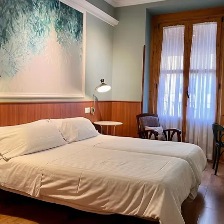 Hostal La Vera-3