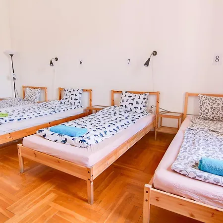 Pal'S Hostel And Apartments-3