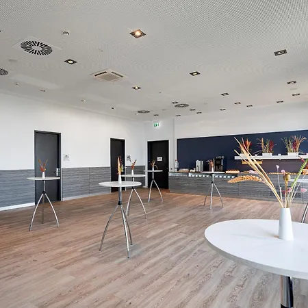 Intercityhotel Hamburg Dammtor-2