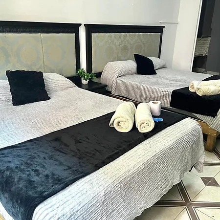 WHOST Hotel y Hostal-3