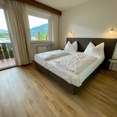 B&B Transit Rooms - Your Stopover, Free Parking-3
