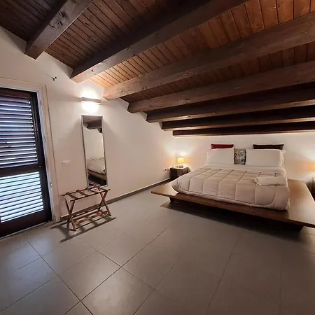 Sopra Moltivolti Guesthouse-3