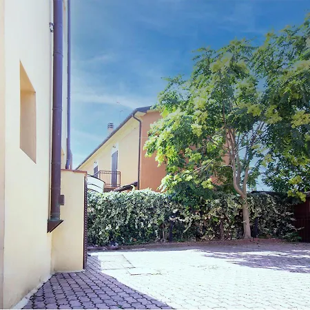 Athena Rooms - Parcheggio privato-3
