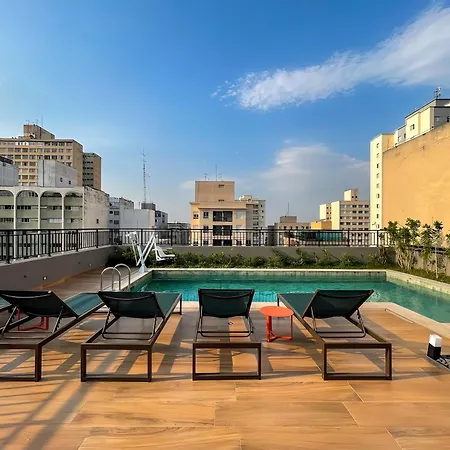 Condomínio com piscina ao lado do Parque Buenos Aires-2