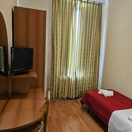 Hotel Holiday-2