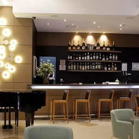 Flat 604 Araucaria Plaza-3