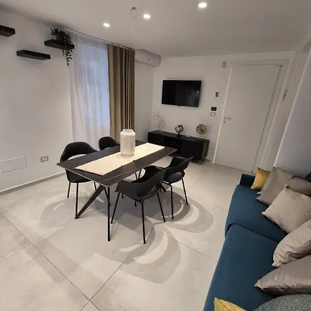 La Maison De Rosaline Rooms-3