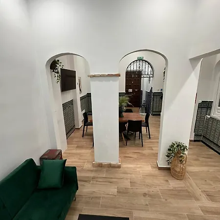 Triana Riverside Guesthouse-2