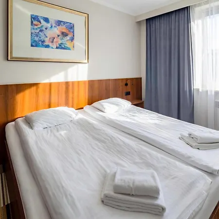 Hit Hotel-3