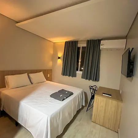 Izzy Hotel-3