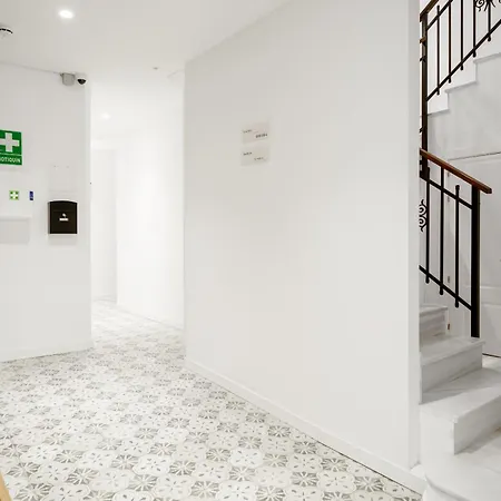 Limehome Malaga Calle Victoria-3