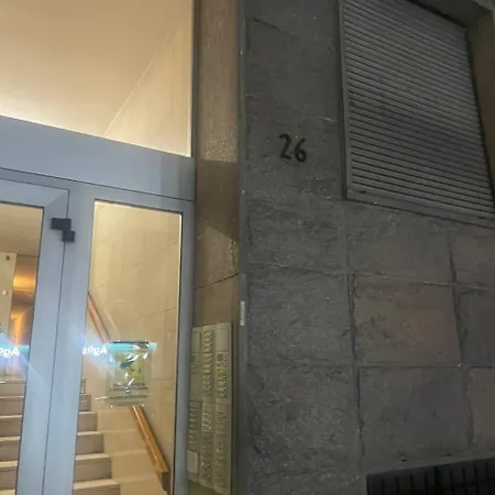 Confortevole appartamento con costosa ristrutturazione in Viale Massenzio Masia-3