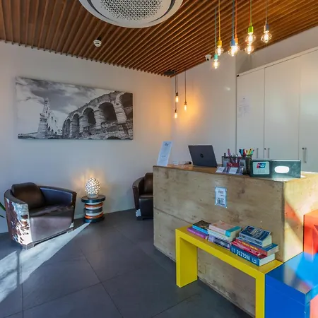 Stravagante Hostel & Rooms-2