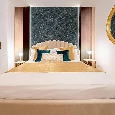 Johnny'S Suites-2