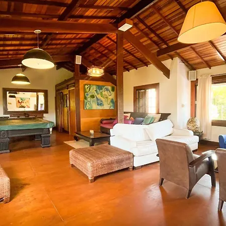 3 Palmeiras Guest Lounge-2