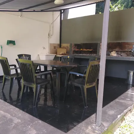 Casa Quinta Con Jardin y Parrilla Tigre Centro-3