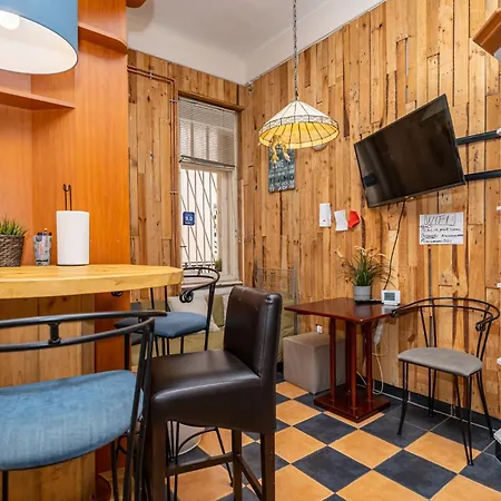 Acacia Private Rooms & Studios-3