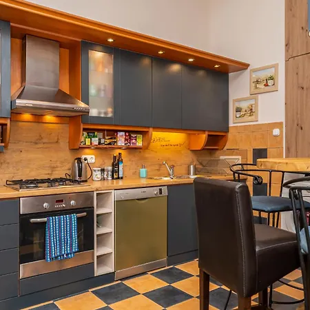 Acacia Private Rooms & Studios-2