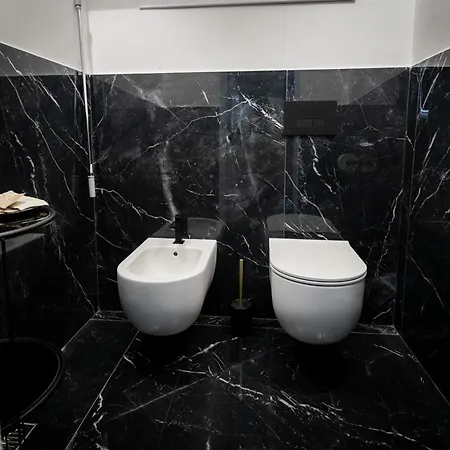 Palermo Luxury Rooms Black-3