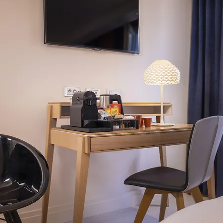 Hotel Elysees 8-3