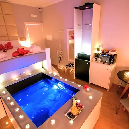Alma Suites - Jacuzzi Livorno-3
