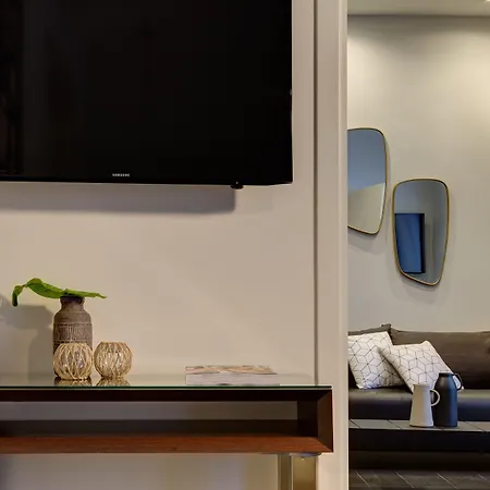Intown Luxury House-2