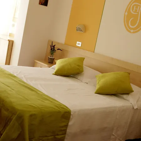 Hotel Jolie-2