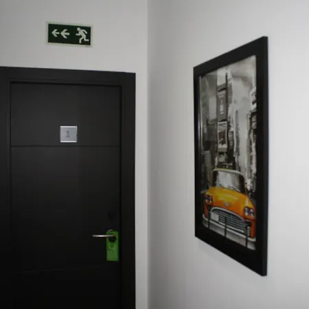 Hostal Mh Fuencarral-3