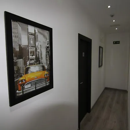Hostal Mh Fuencarral-3